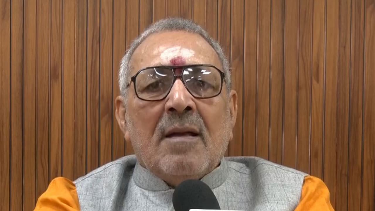 Giriraj Singh defends PM's 'seven appeals', hits out at Rahul Gandhi