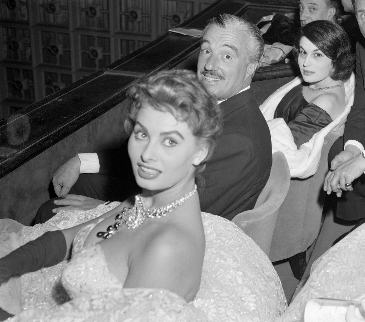 Cannes 1955: Grace Kelly e Sophia Loren, la vera Palma d'Oro fu sul red ...