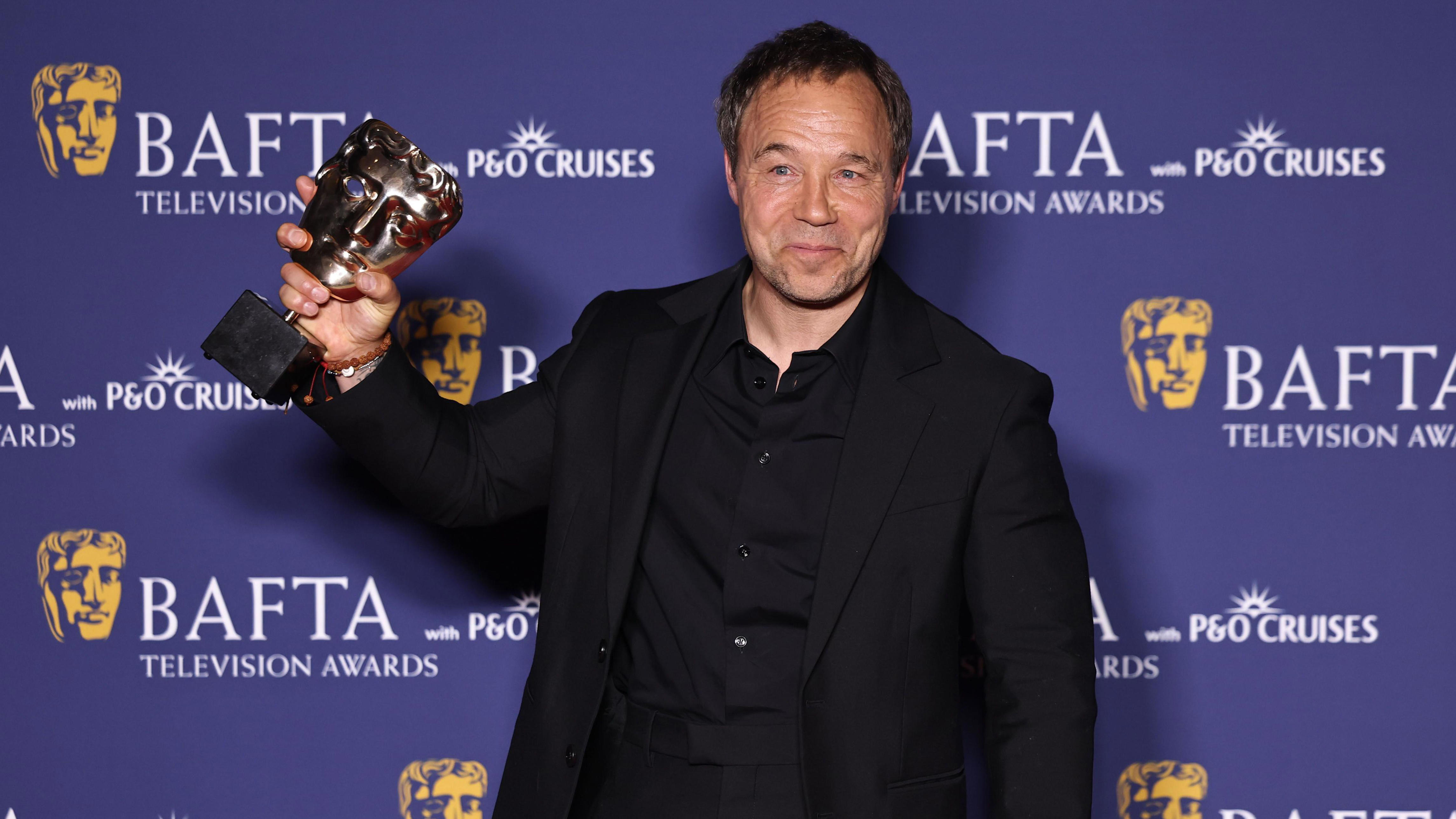 Stephen Graham agradece a Drew Schofield, «vecino de Nan», en su discurso de los premios BAFTA.