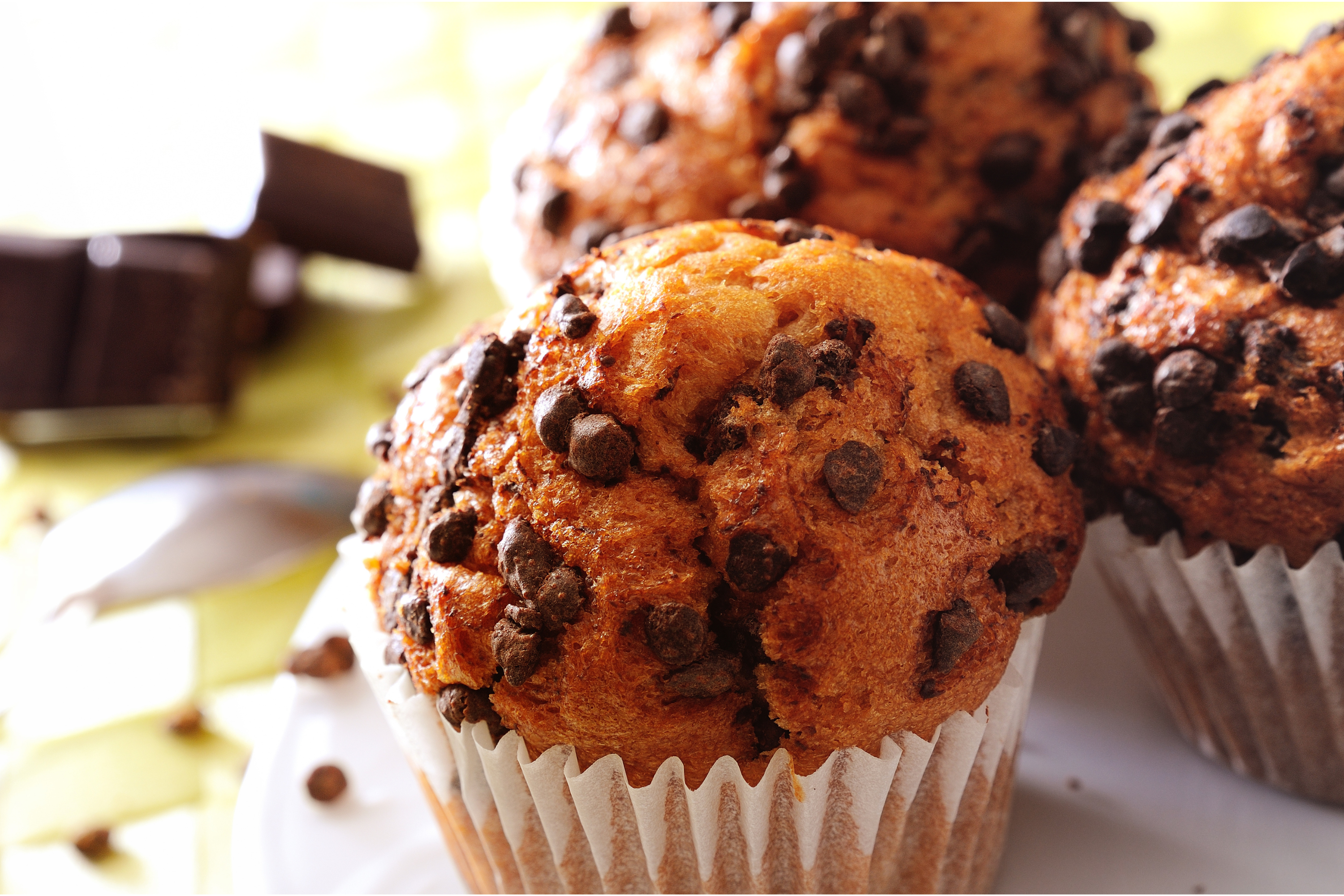 Muffins with chocolate chips – stock photo