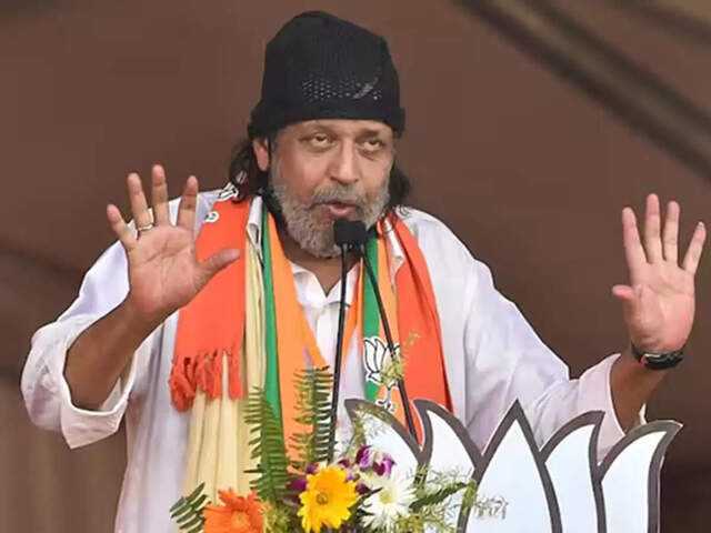 Mithun Chakraborty's iconic beret cap steals the show at ceremony