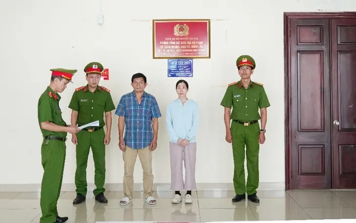 Khởi tố cặp vợ chồng sản xuất, buôn bán nước hoa giả nhãn hiệu nổi tiếng