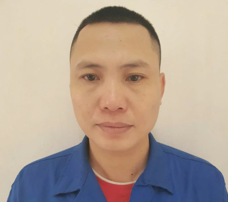 Lái xe mang ô tô của công ty đi cầm cố lấy tiền đánh bạc