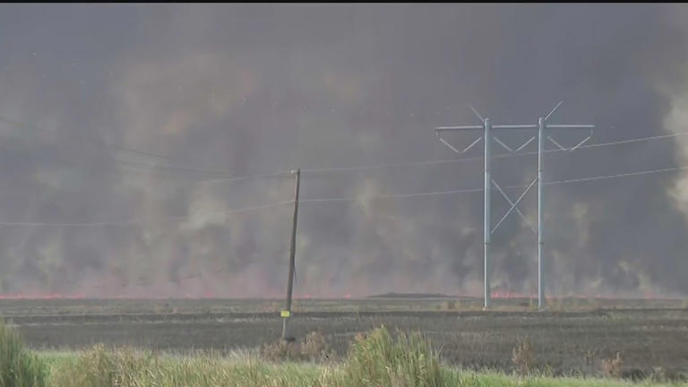 Fire crews battle huge 5,000-acre Everglades brush blaze