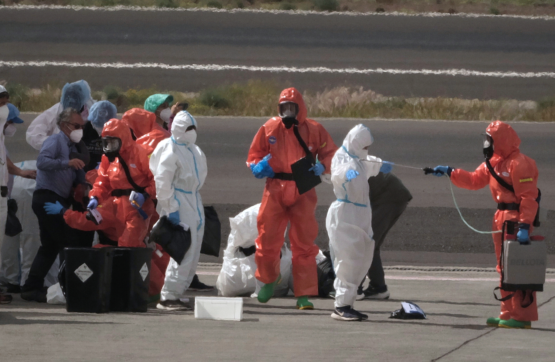 APTOPIX Spain Hantavirus Ship