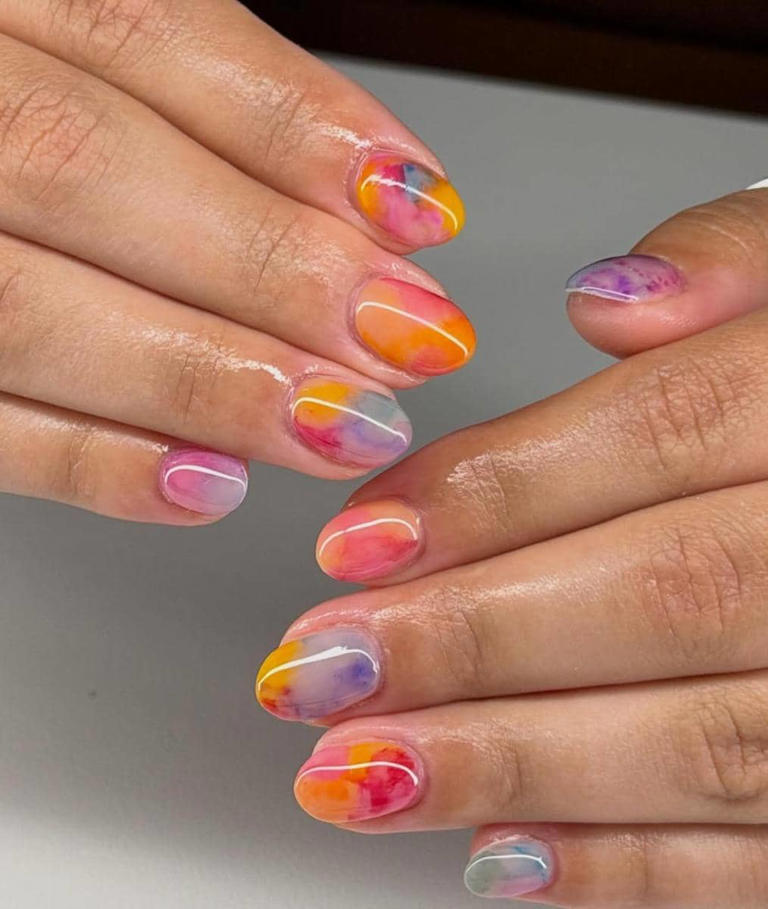 7 Ide Nail Art Orange Simple untuk Daily Look yang Statement