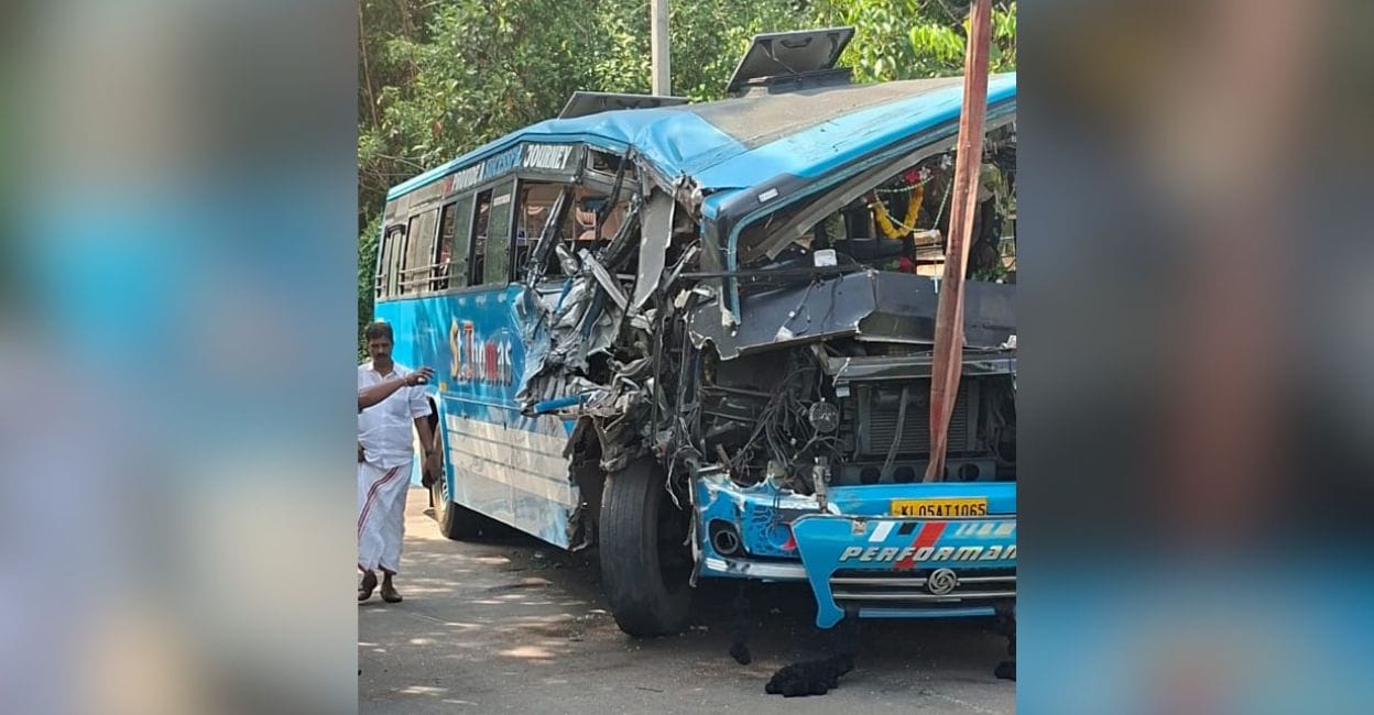Private bus collides with loaded truck in Kochi; injures 39 passengers