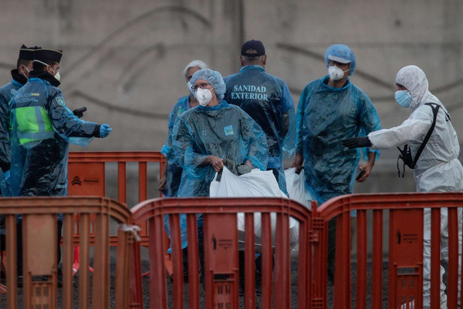 16 hantavirus cruise ship passengers are quarantined in the US.: 'The ...