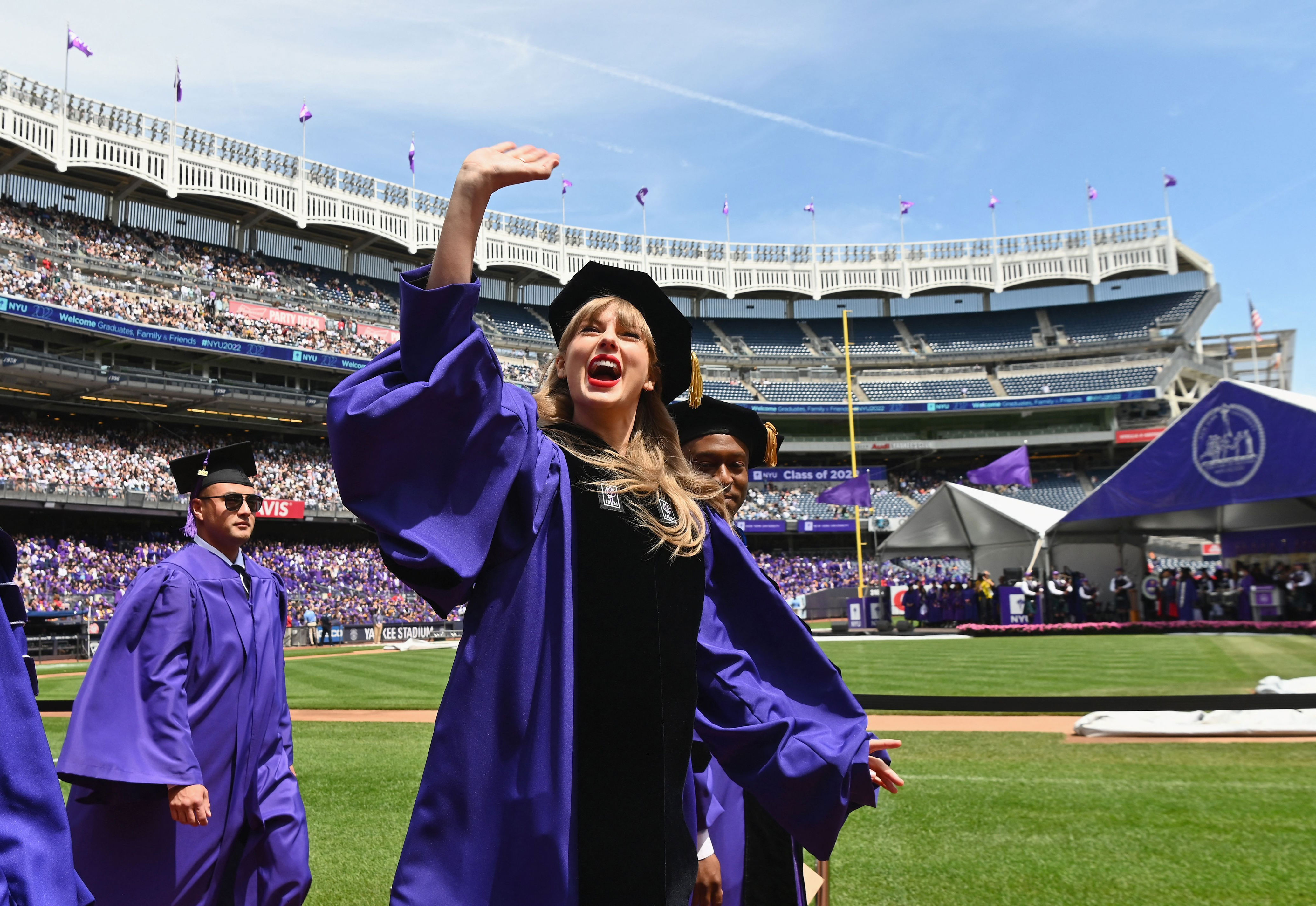 What to wear to a graduation ceremony, whether you’re a guest or a grad