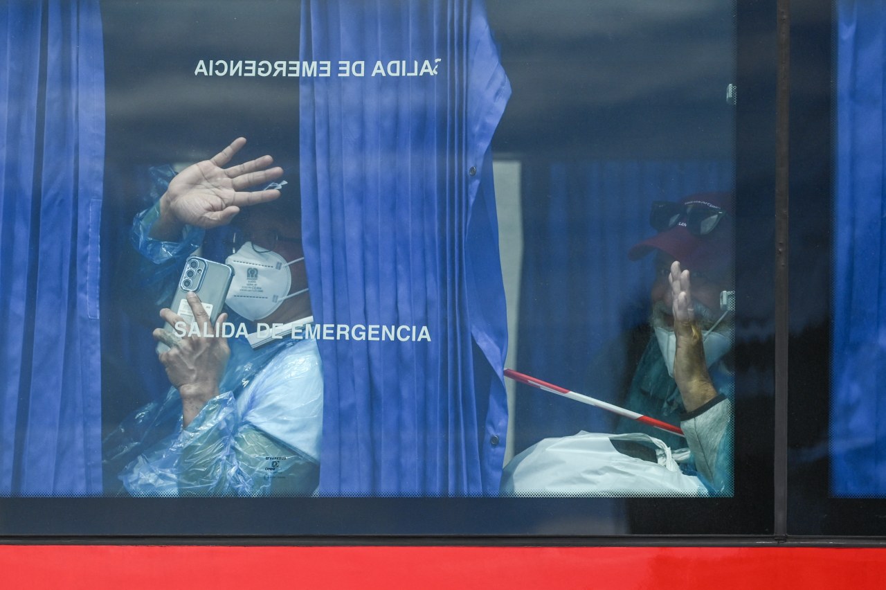 American hantavirus cruise passengers flown to quarantine center after positive test