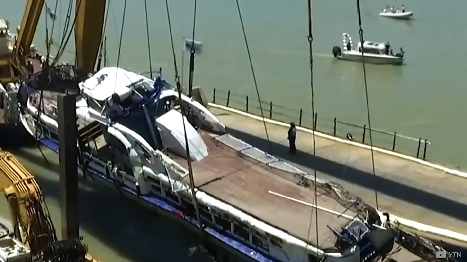 It took 7 seconds… then the ship was gone