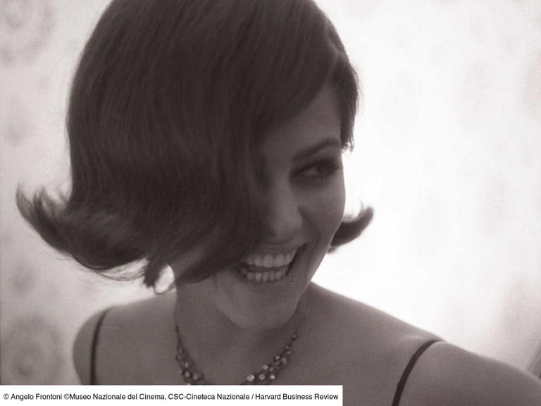 Les bijoux de Claudia Cardinale font l'objet d'une vente et une ...