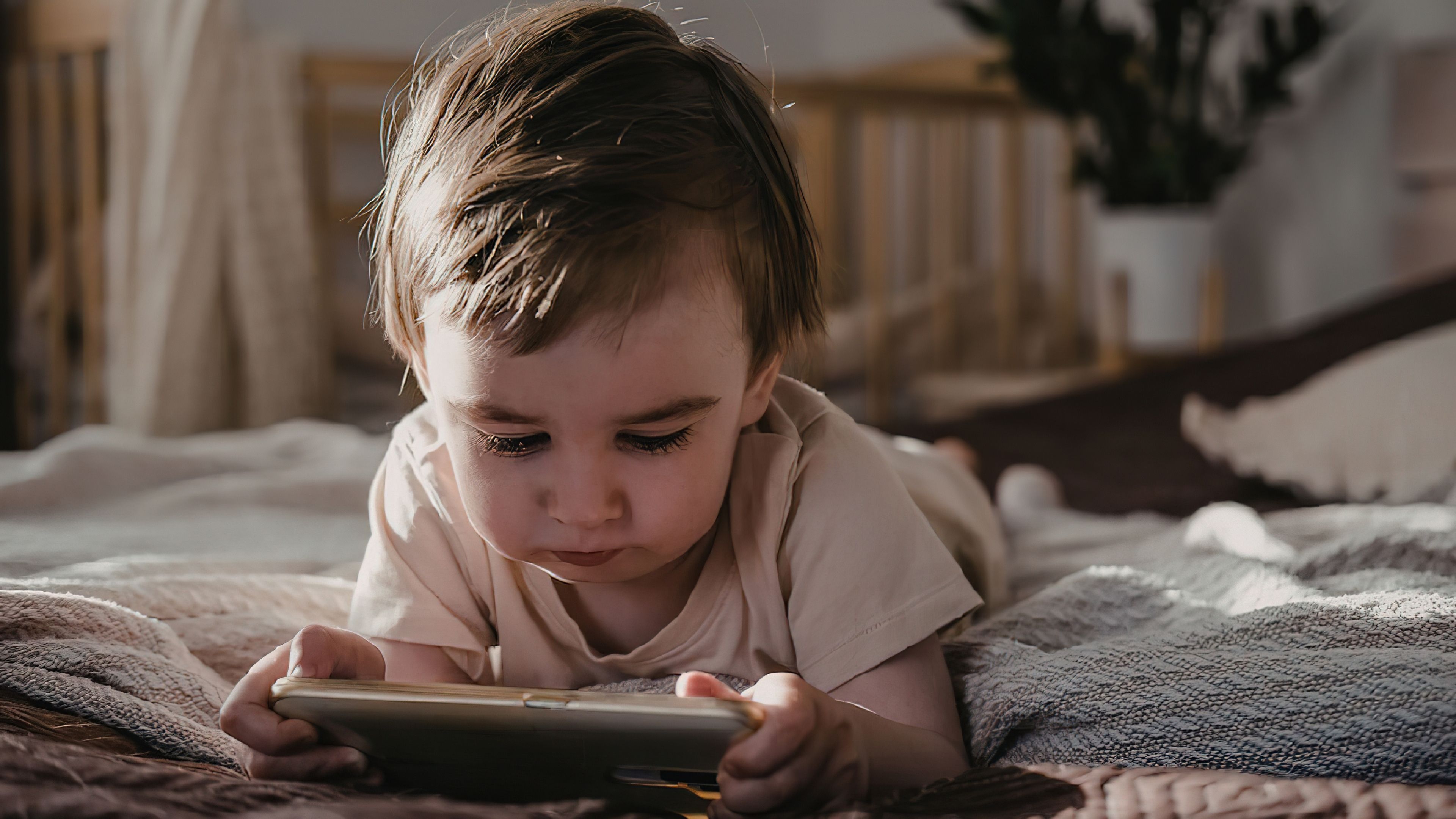 Using a phone or tablet to calm a toddler may backfire, new study finds