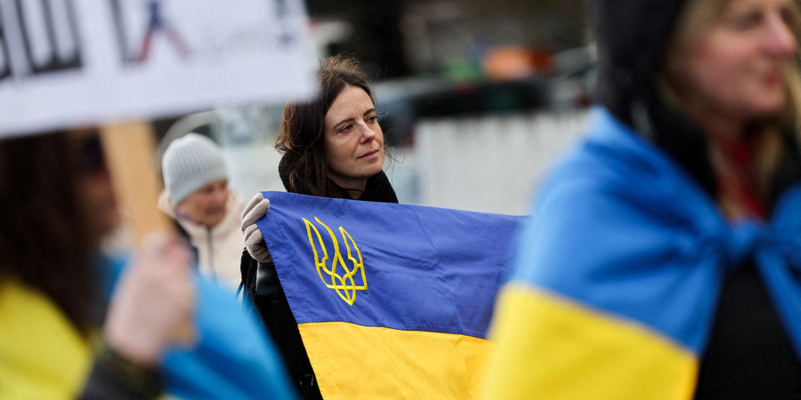 EU temporary protection numbers for Ukrainian refugees fall slightly in ...