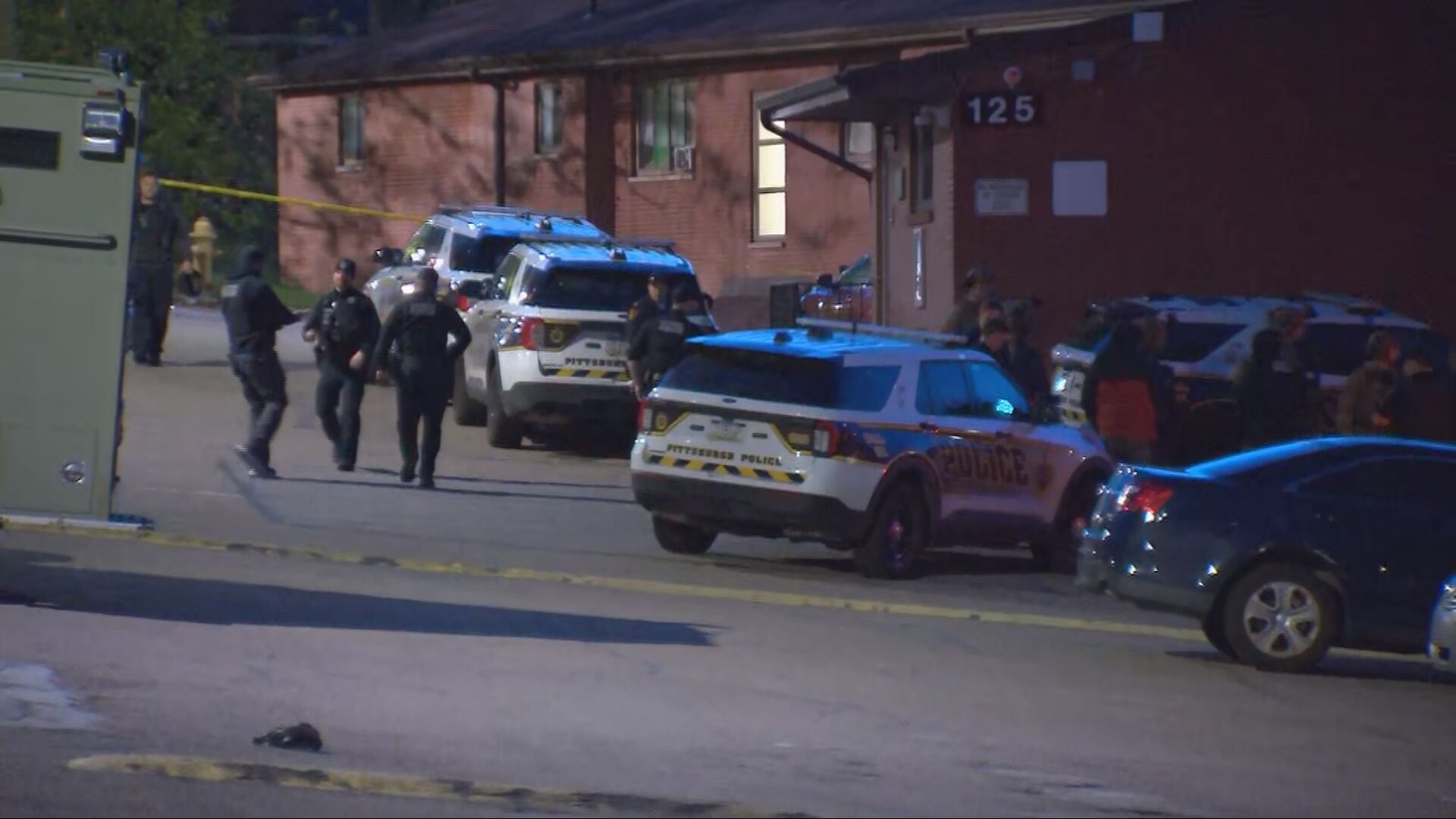Woman in custody after barricading herself inside Pittsburgh apartment ...