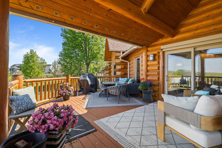 $1.3 million West Des Moines home mixes cabin charm, modern updates