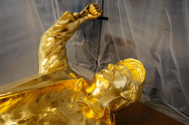 Trump celebrates unveiling of 22-foot Don Colossus statue at Miami-area ...
