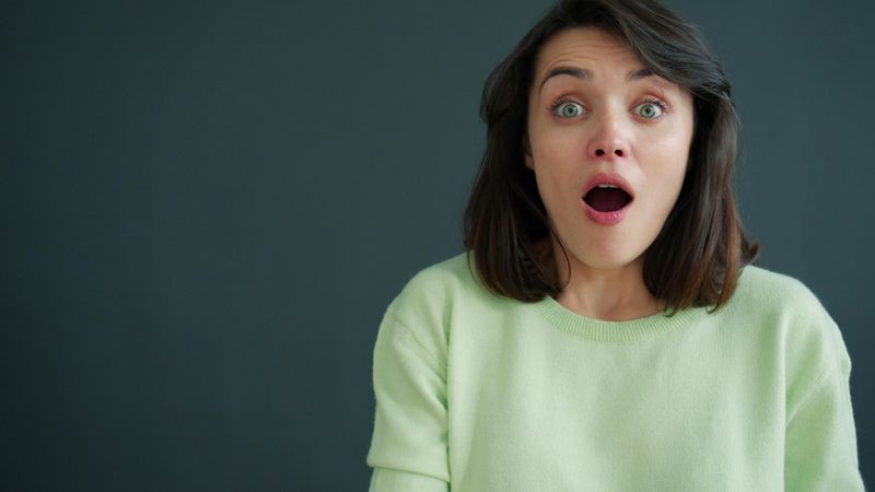 7 signs you're living a fake life just to impress people on social media