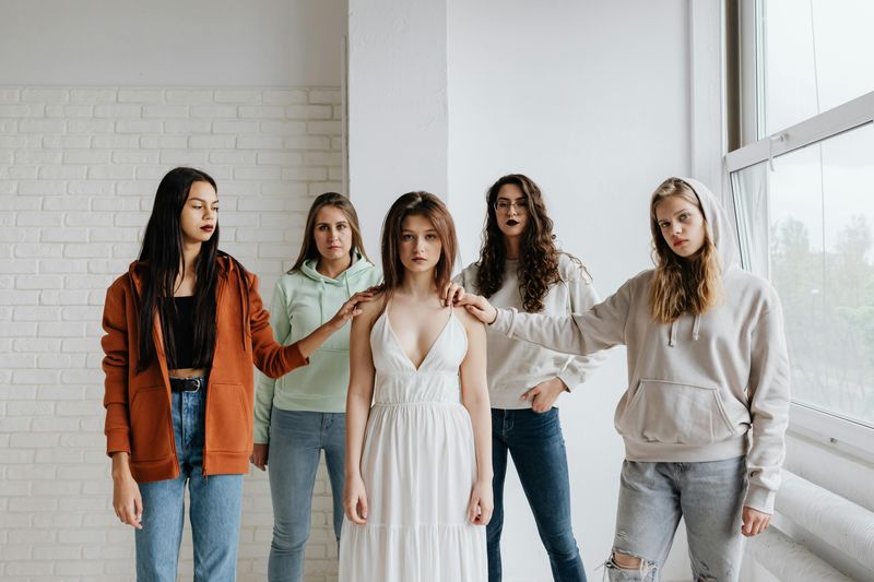 7 signs you're living a fake life just to impress people on social media