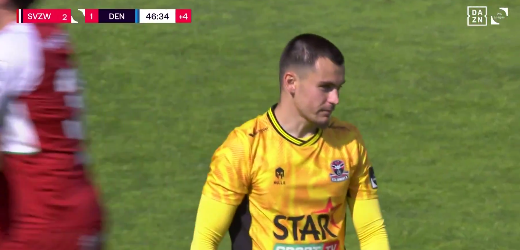 Bizar eigen doelpunt in JPL: Goncalves passeert eigen doelman op ...