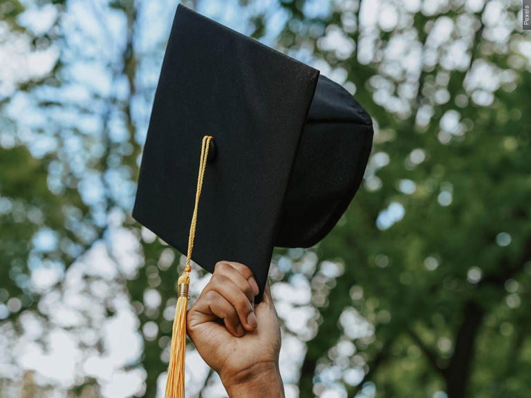 Clark County School District updates graduation regalia policy