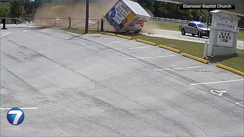 Watch: Deputies chase driver of U-Haul truck in Georgia