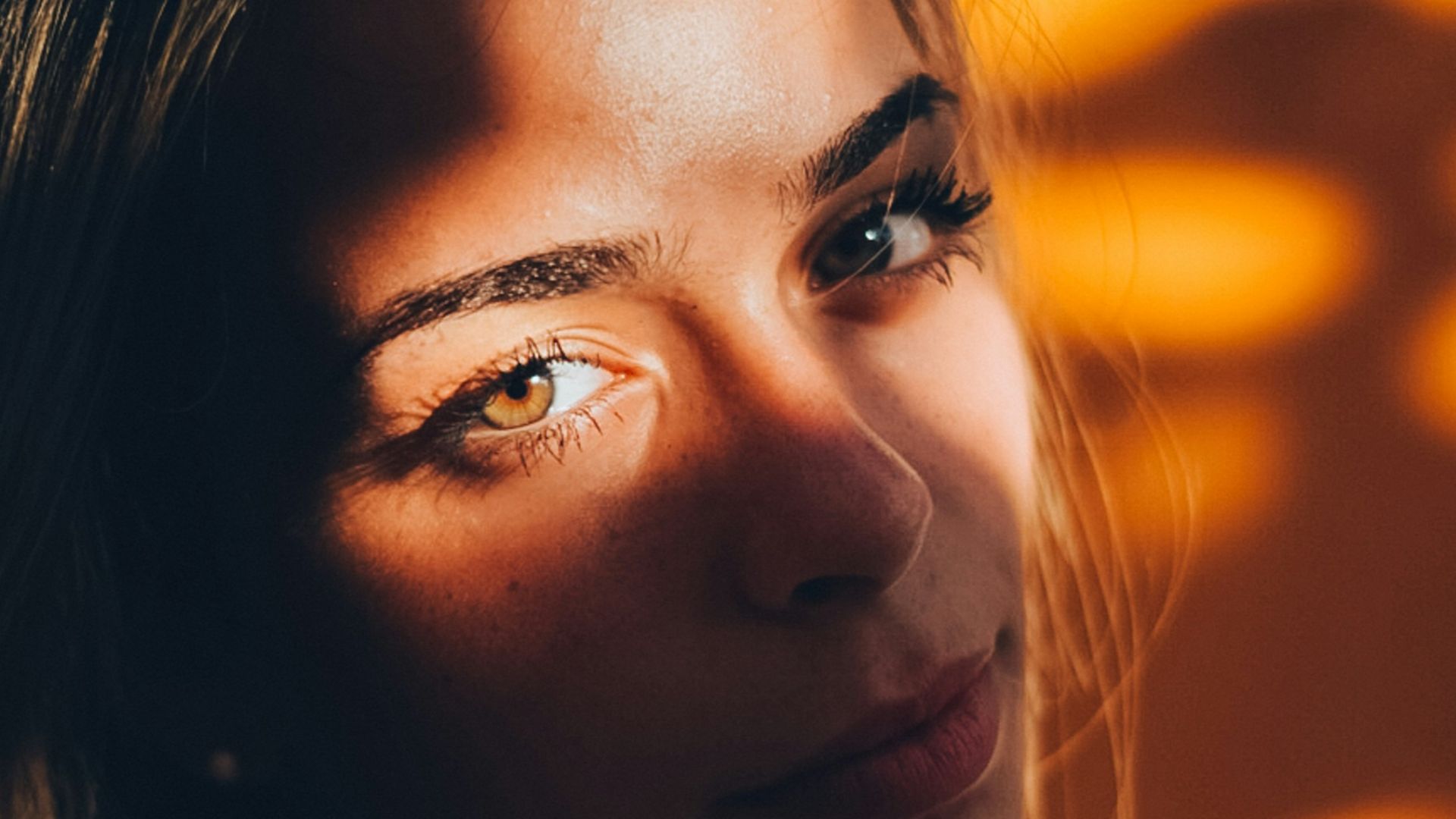 10 things men notice first about women & 10 they barely register