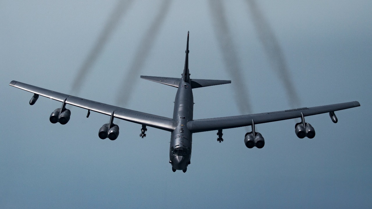 Boeing begins modifying the first B-52J — the legendary bomber gets new ...