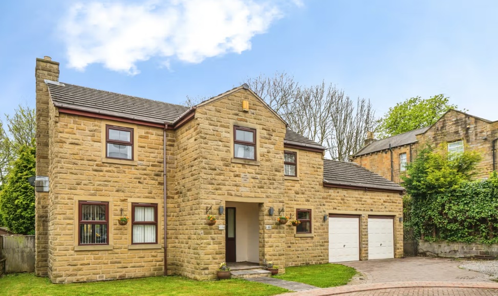 Four bedroom detached house in Wakefield for £560,000 with annex space ...