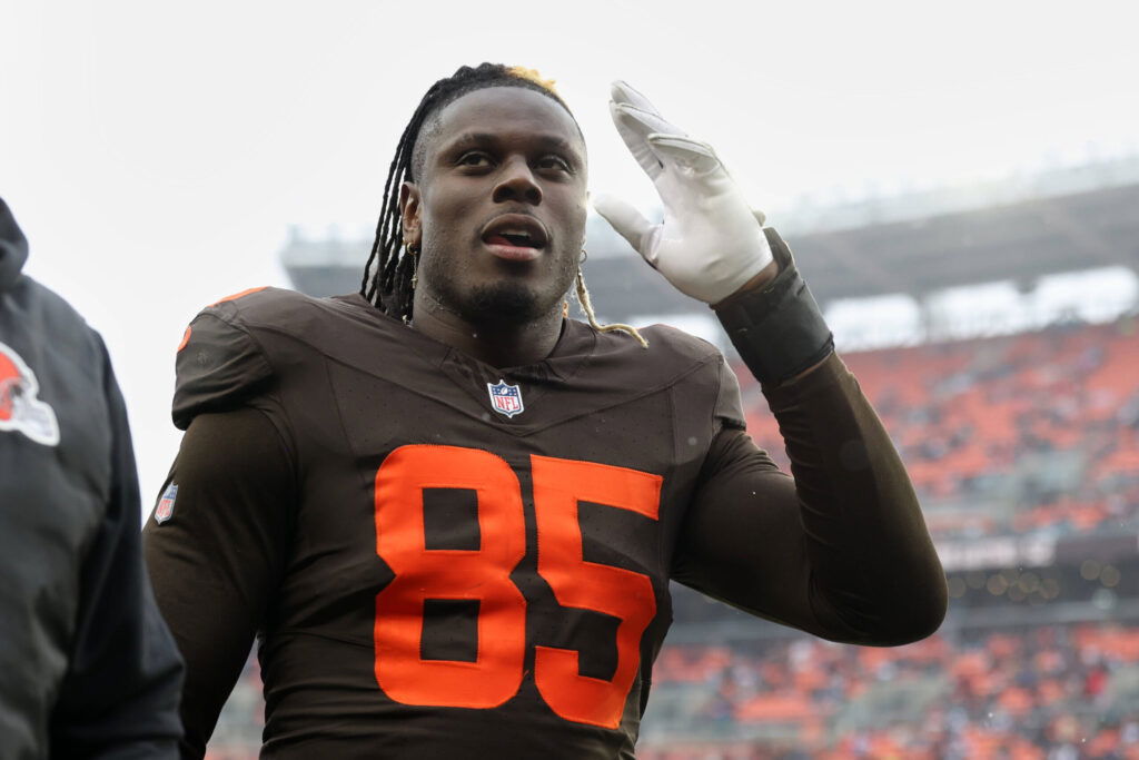 Former Browns David Njoku signs $8M deal with AFC rivals