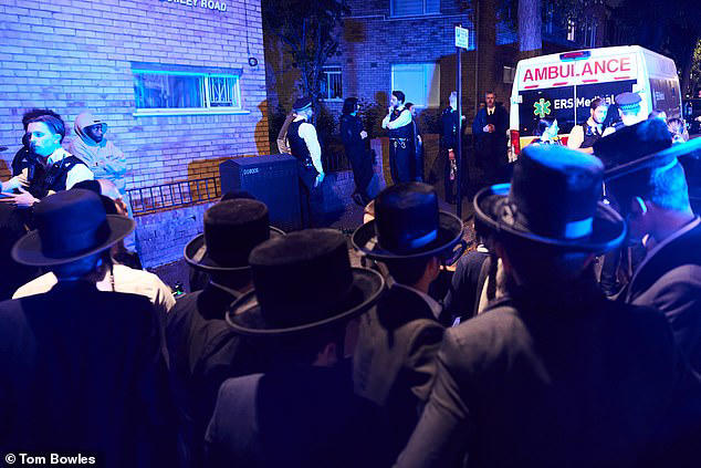 Moment men go 'fishing for Jews' in Stamford Hill as they film anti ...