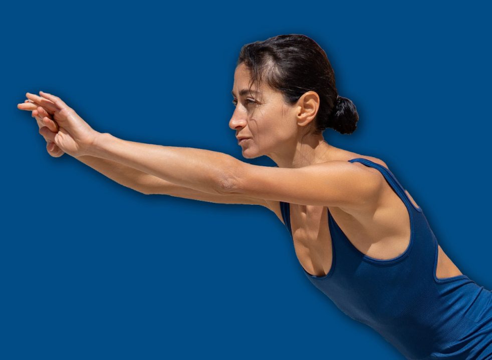 I'm a trainer and these are the 5 morning exercises that flatten your ...