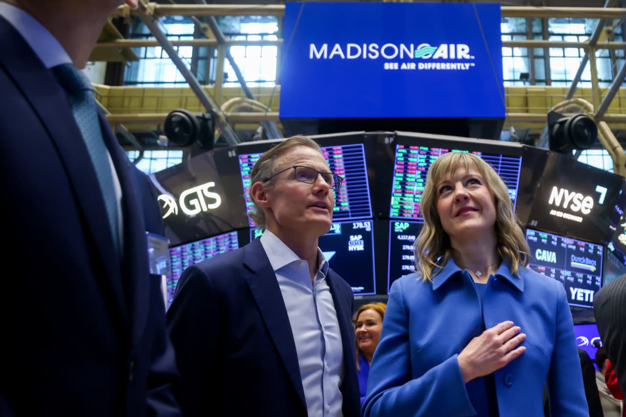 Wall Street likes this data center cooling stock. Shares could rise 20%.