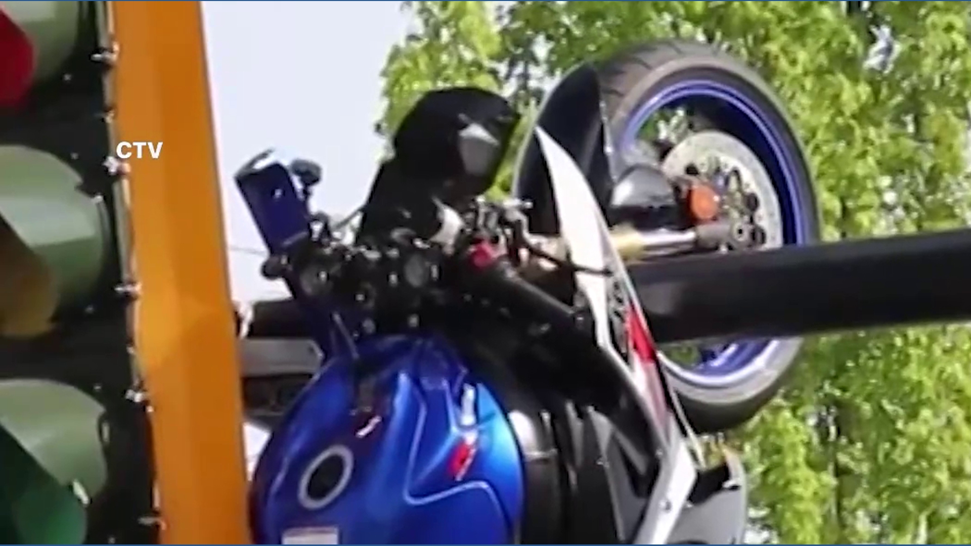 Motorcycle left dangling from traffic light pole after crash in Canada