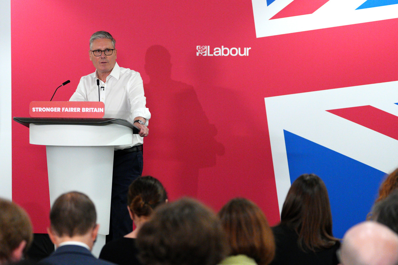 UK.'s Starmer turns left in bid to stop party revolt