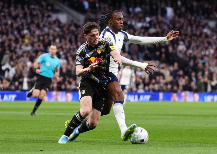 Leeds khiến Tottenham chưa an toàn