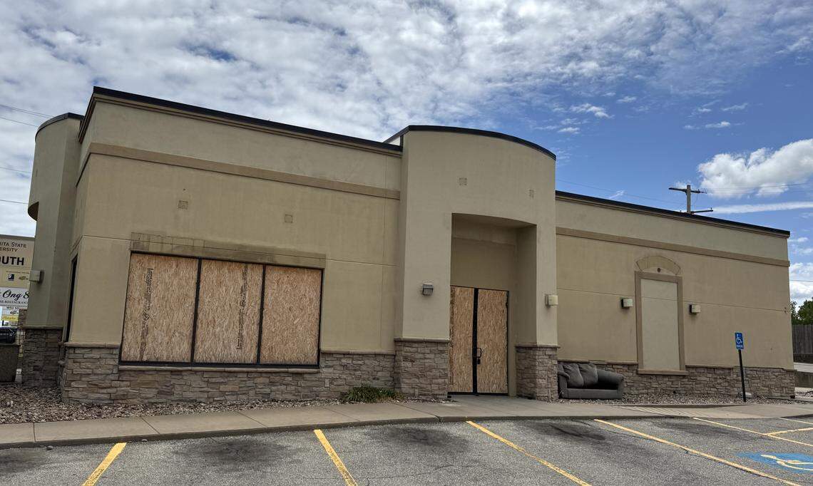 This vacant Wichita Taco Bell building may be getting a new restaurant ...