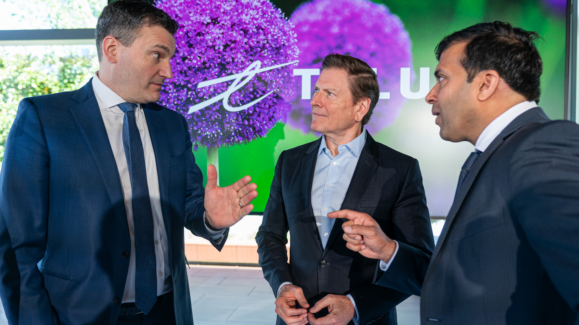 Ottawa, Telus announce large-scale AI data centre project in BC