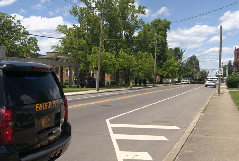 1 man dead after single-vehicle crash in Deer Park