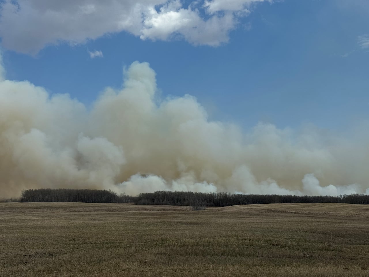 Fast-moving wildfire threatens 2 First Nations in southeast Sask.