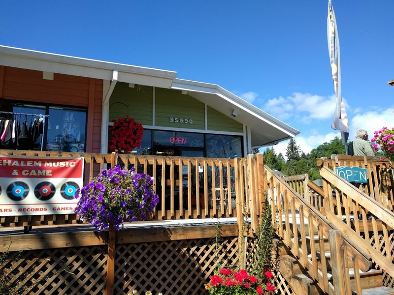 This tiny Oregon town has a pinball arcade, vintage stores and one of ...