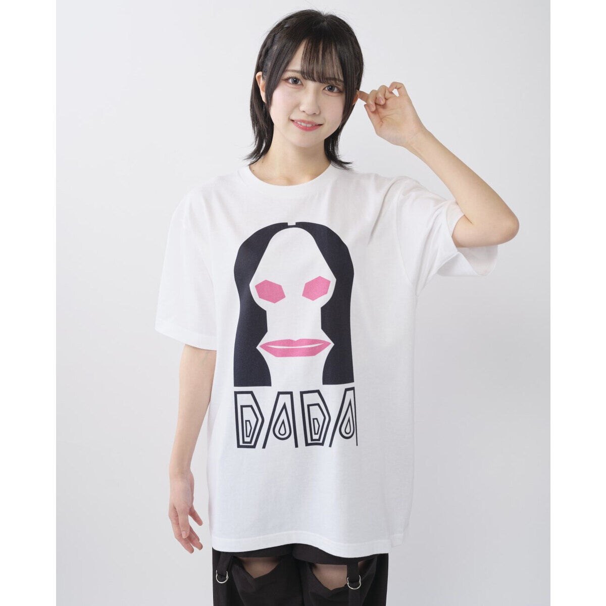 ウルトラマン：ダダのTシャツ 顔面をアイコニックにデザイン