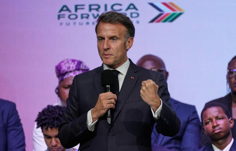 France - blablabla effet d'annonce bidon de Macron en Afrique et biens mal acquis en vue avec les impôts des Français - La France annonce 14 milliards d’euros d’investissements en Afrique, des milliers d’emplois à la clé. Sous le contrôle de qui ? avec des gens comme Paul Biya ?, le pseudo Président du Cameroun ? M. Macron coûte cher à la France, les Bandits Libanais ont fait quoi avec toutes les aides que la France a fournies ? ils sont partis faire leur Bisness en Côte d'Ivoire