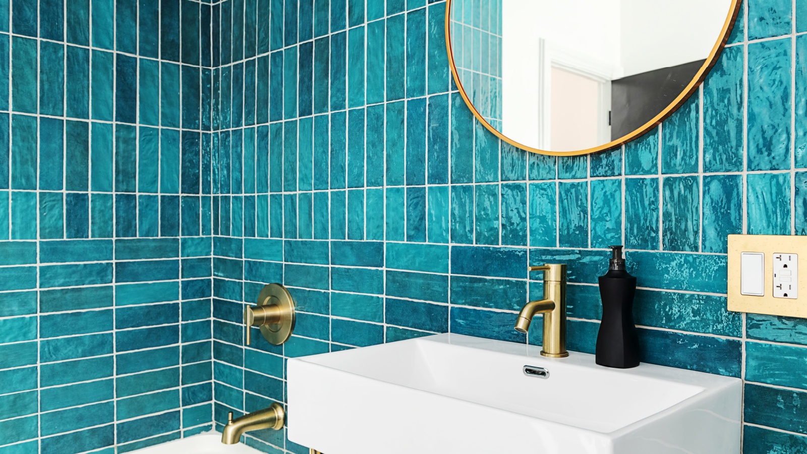 Bathroom tile ideas that make a small space feel bigger