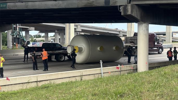 18-wheeler strikes Houston Ave bridge on Katy Freeway eastbound