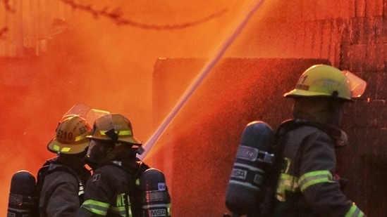 Denver fire: Videos of Suncor oil refinery blaze in Commerce City ...