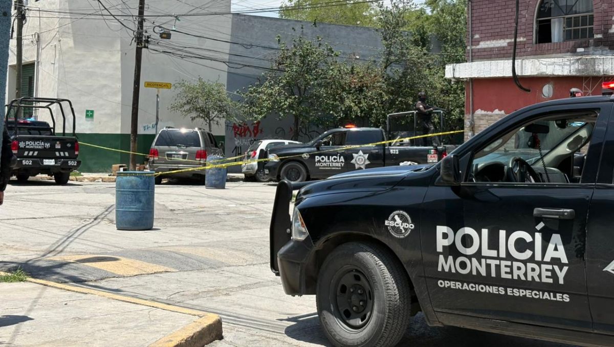 Persecución termina con tres detenidos y arma asegurada en Monterrey
