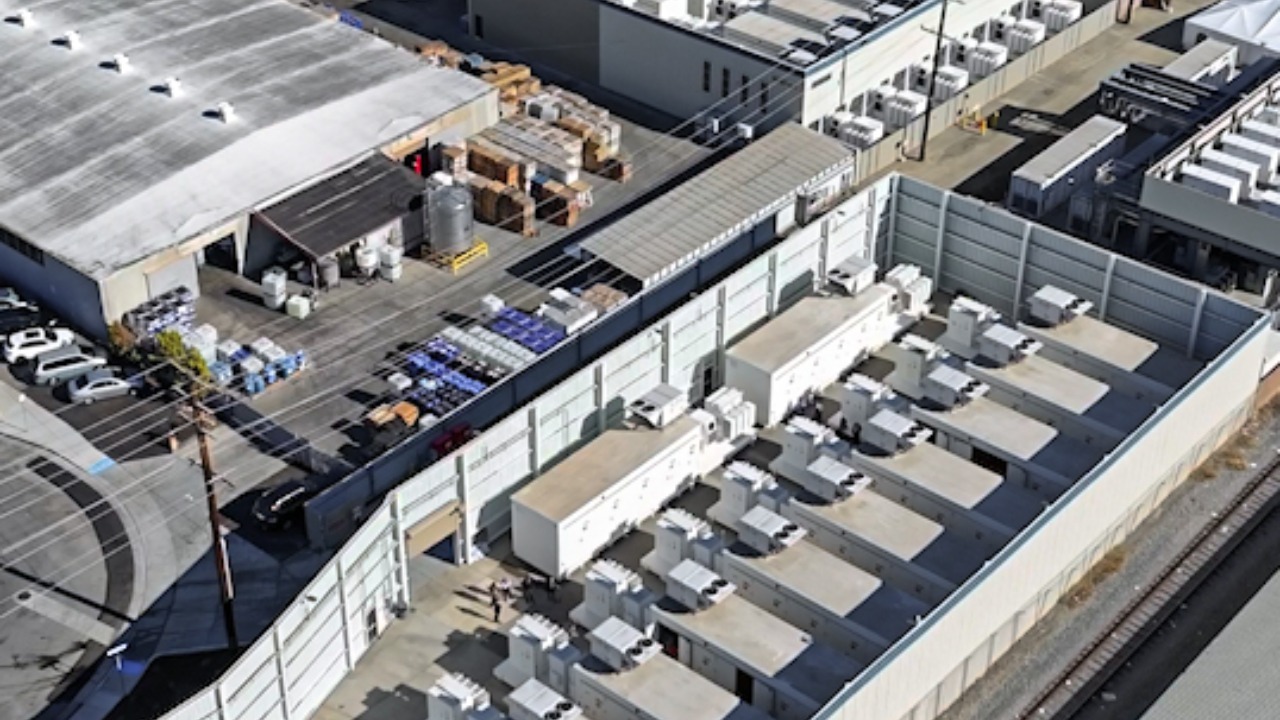 California’s batteries discharged 12,000 megawatts at once — the ...