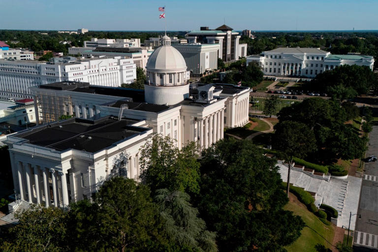 Supreme Court allows Alabama to redraw congressional maps before 2026 ...