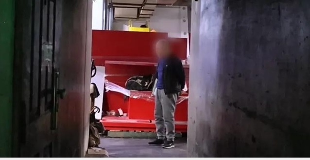 Ông lão giàu có 10 năm ngủ ở vỉa hè cửa siêu thị